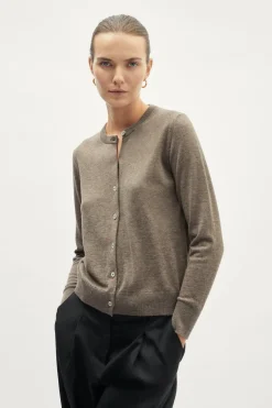 Cardigan avec col ras du cou en laine ultra douce