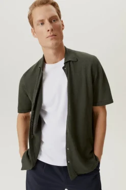 La chemise à manches courtes en coton en lin