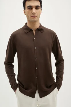 La chemise en tricot en coton biologique