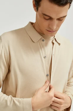 La chemise en tricot en coton biologique