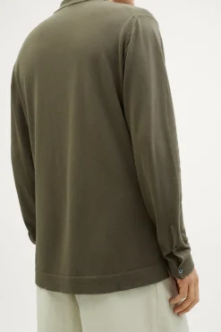 La chemise en tricot en coton biologique