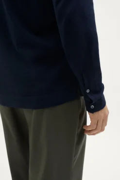 La chemise en tricot en coton biologique