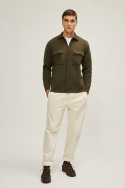 La veste en tricot en laine mérinos