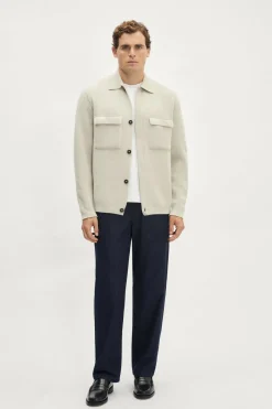 La veste en tricot en laine mérinos