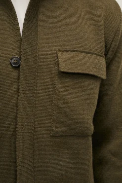La veste en tricot en laine mérinos