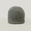 Le bonnet en laine côtelé