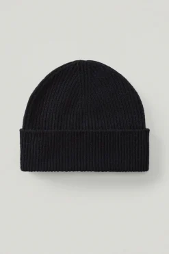 Le bonnet en laine côtelé