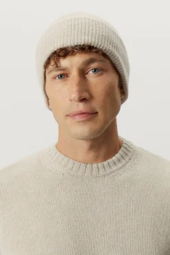 Le bonnet en laine côtelé