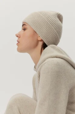 Le bonnet en laine côtelé
