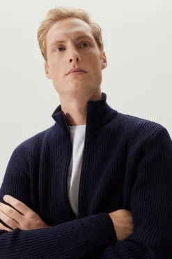 Le cardigan zippé en laine mérinos