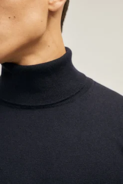 Le collier de rouleau classique supérieur en cachemire