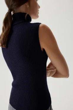 Le haut à collier de laine mérinos