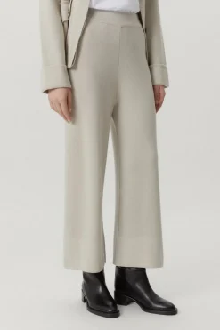 Le pantalon à jambes larges de laine mérinos