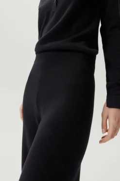 Le pantalon à jambes larges de laine mérinos