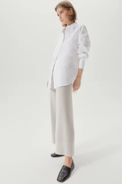 Le pantalon à jambes larges de laine mérinos