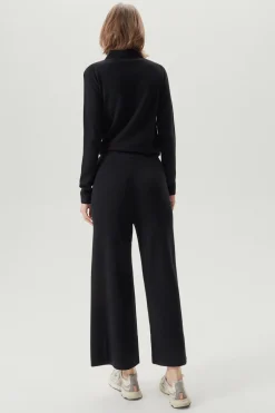Le pantalon à jambes larges de laine mérinos