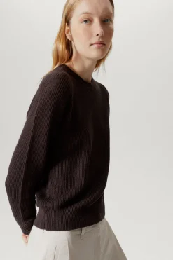 Le pull côtelé en coton en linge