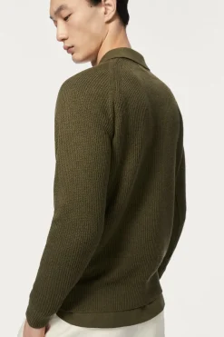 Le pull côtelé en coton en linge