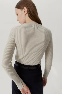 Le pull côtelé en laine mérinos