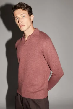 Le pull de teinture naturel