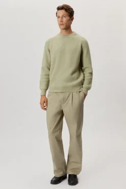 Le pull de teinture naturel