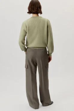 Le pull de teinture naturel