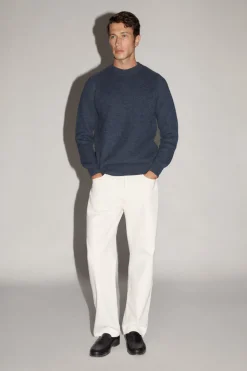 Le pull de teinture naturel