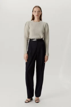 Le pull en laine mérinos avec des pinces